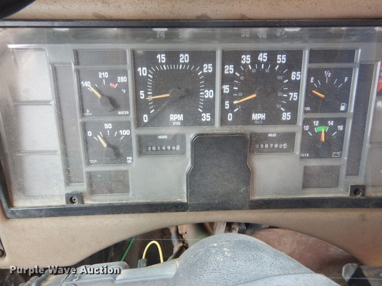 image for item DF2639 2002 International 3800  school bus