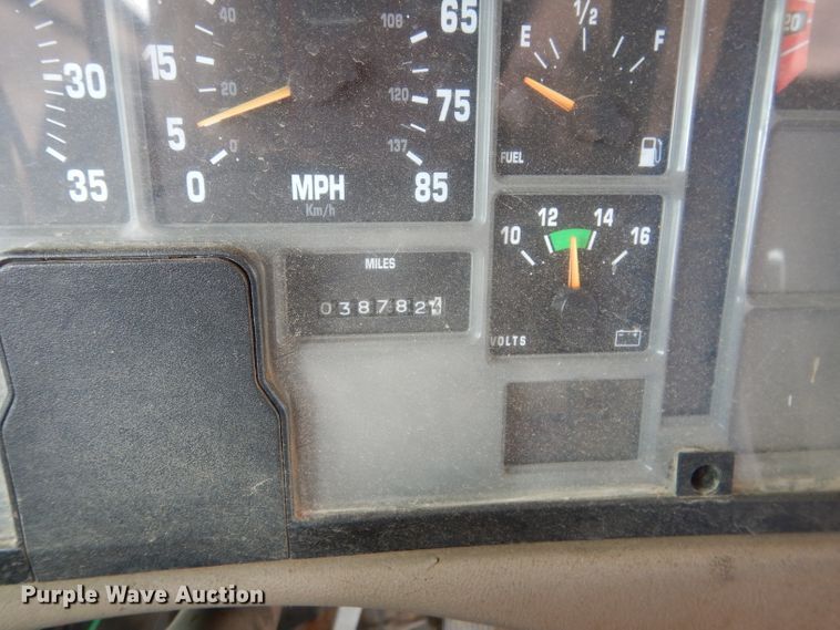 image for item DF2639 2002 International 3800  school bus