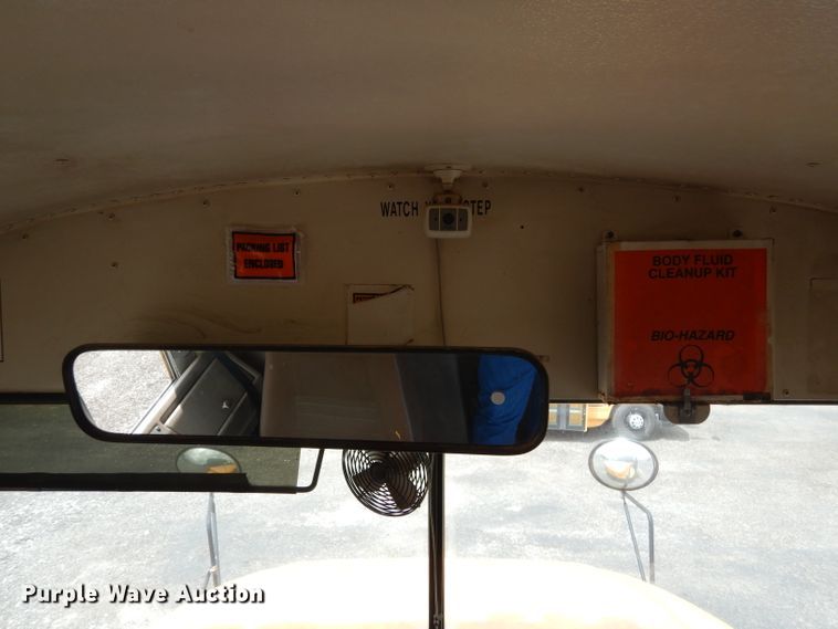 image for item DF2639 2002 International 3800  school bus