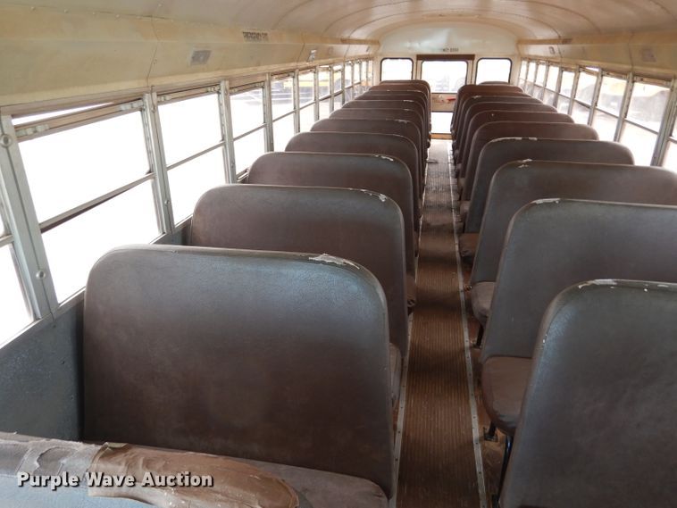 image for item DF2639 2002 International 3800  school bus