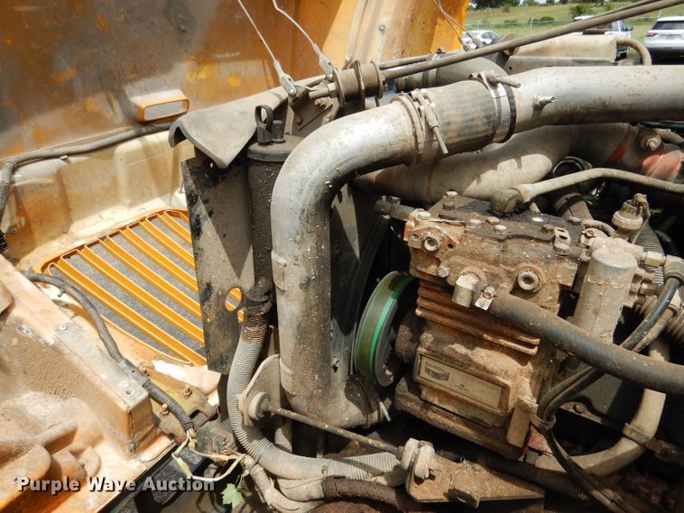 image for item DF2639 2002 International 3800  school bus