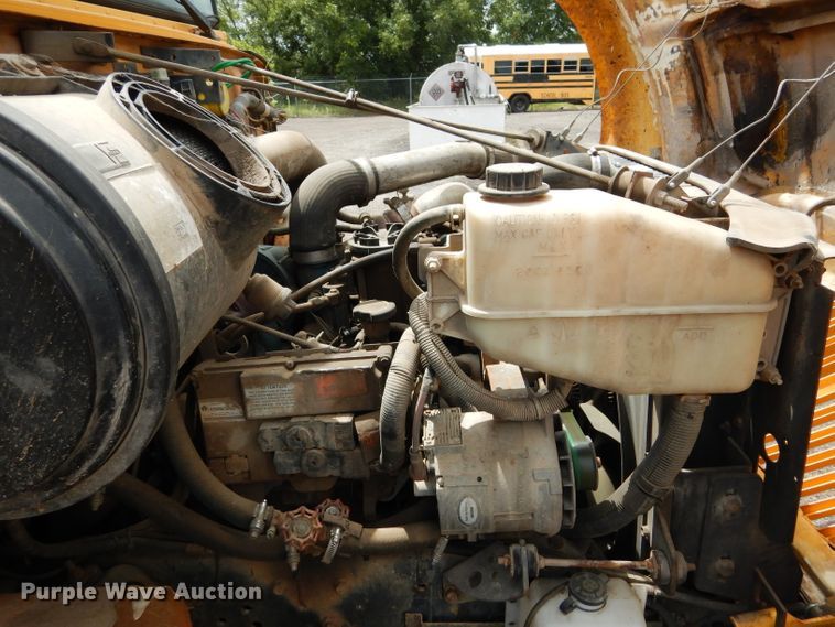 image for item DF2639 2002 International 3800  school bus