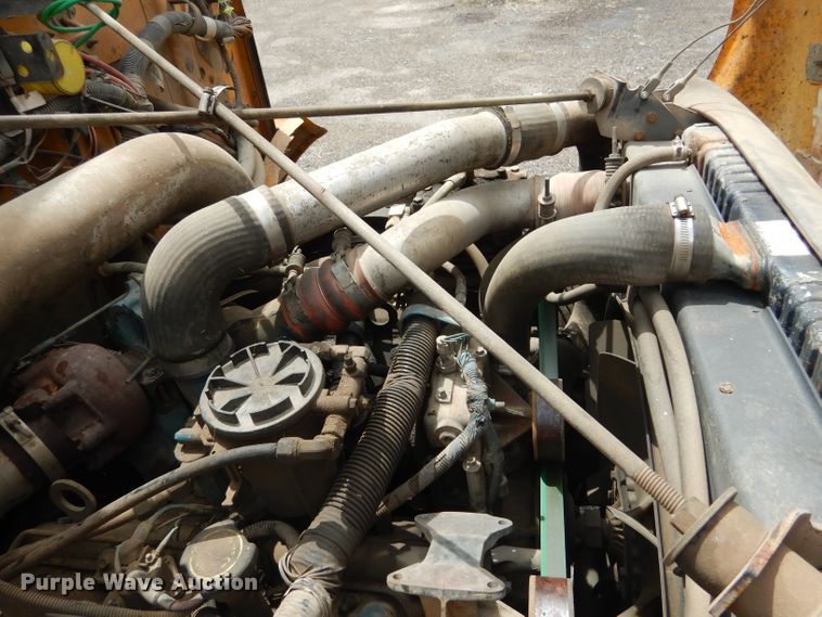 image for item DF2639 2002 International 3800  school bus