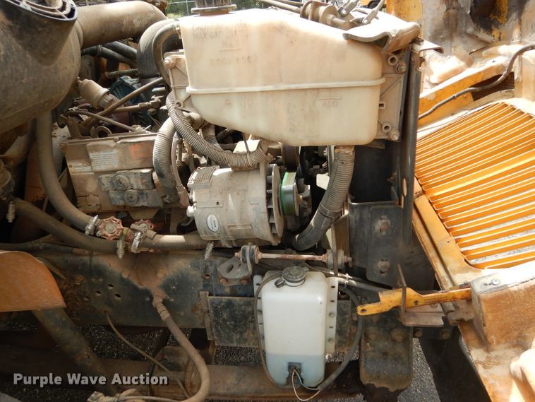 image for item DF2639 2002 International 3800  school bus