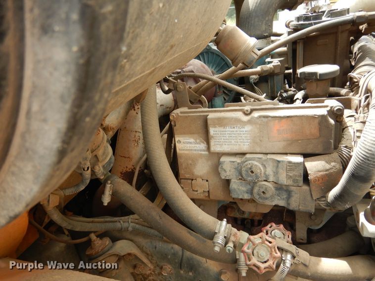 image for item DF2639 2002 International 3800  school bus