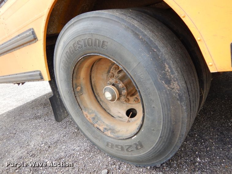 image for item DF2639 2002 International 3800  school bus