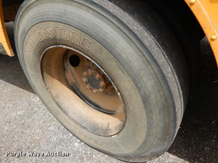 image for item DF2639 2002 International 3800  school bus