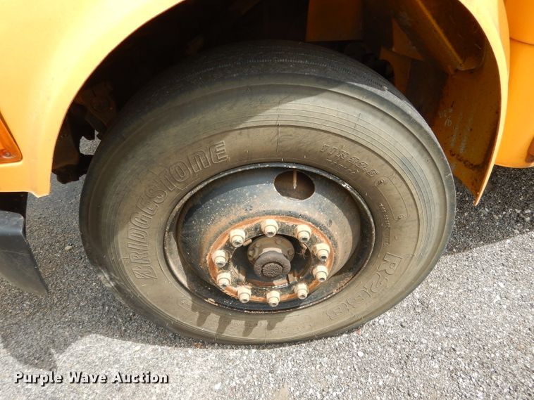 image for item DF2639 2002 International 3800  school bus