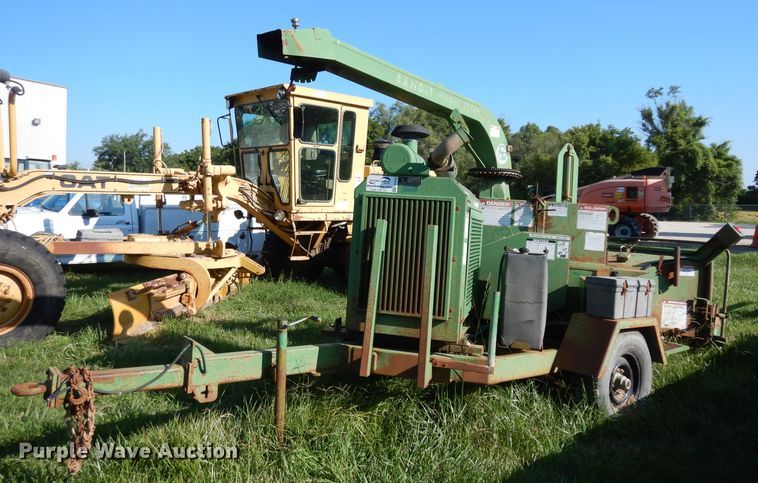 image for item DF4224 1998 John Deere 250XP wood chipper
