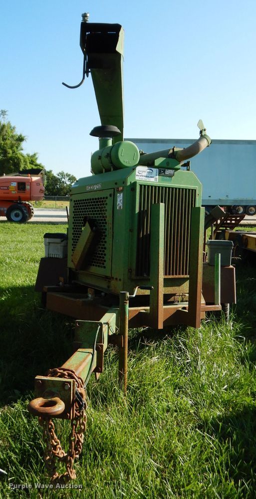 image for item DF4224 1998 John Deere 250XP wood chipper