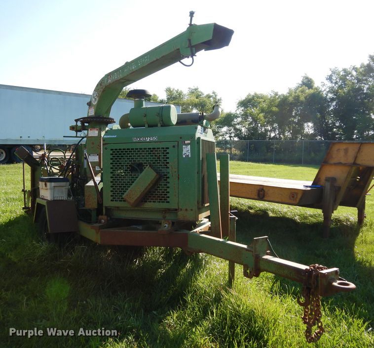 image for item DF4224 1998 John Deere 250XP wood chipper