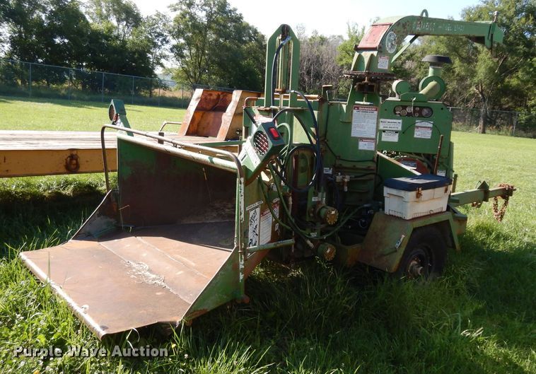 image for item DF4224 1998 John Deere 250XP wood chipper