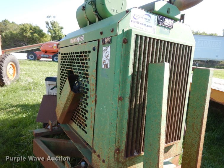 image for item DF4224 1998 John Deere 250XP wood chipper