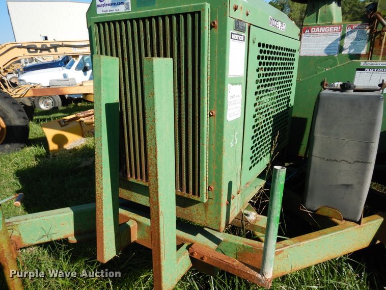 image for item DF4224 1998 John Deere 250XP wood chipper