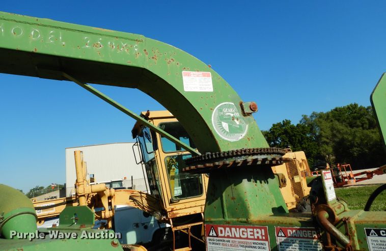 image for item DF4224 1998 John Deere 250XP wood chipper