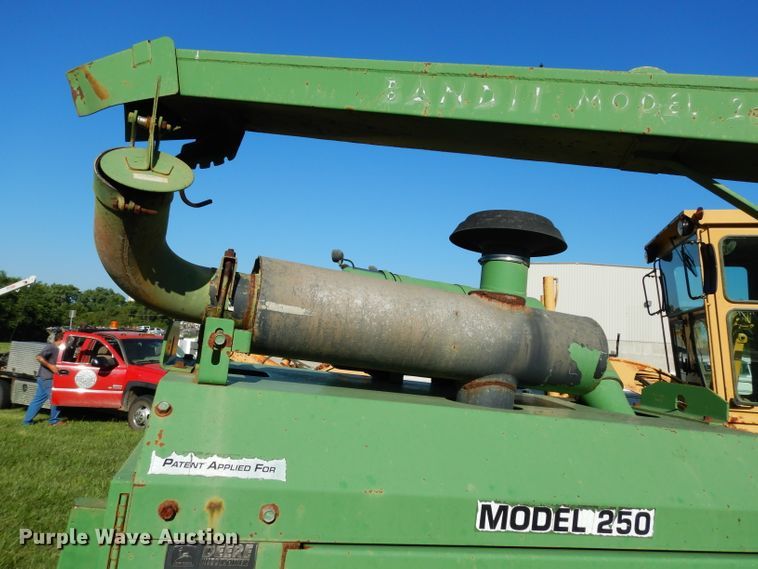 image for item DF4224 1998 John Deere 250XP wood chipper