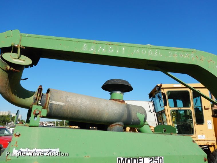 image for item DF4224 1998 John Deere 250XP wood chipper