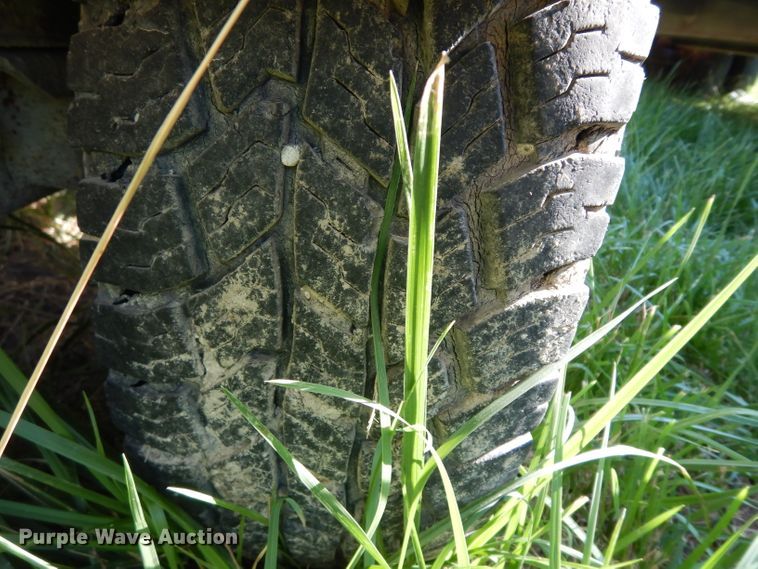 image for item DF4224 1998 John Deere 250XP wood chipper