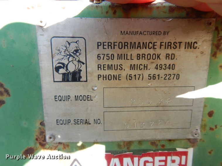 image for item DF4224 1998 John Deere 250XP wood chipper