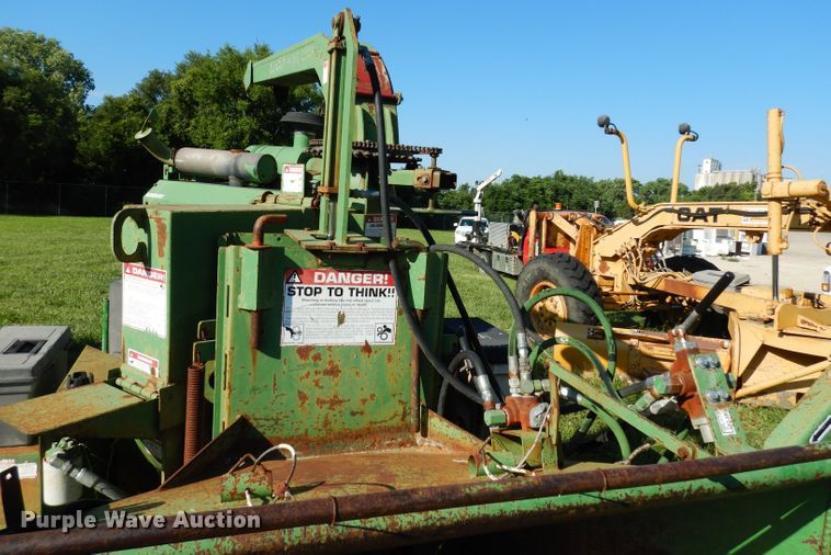 image for item DF4224 1998 John Deere 250XP wood chipper