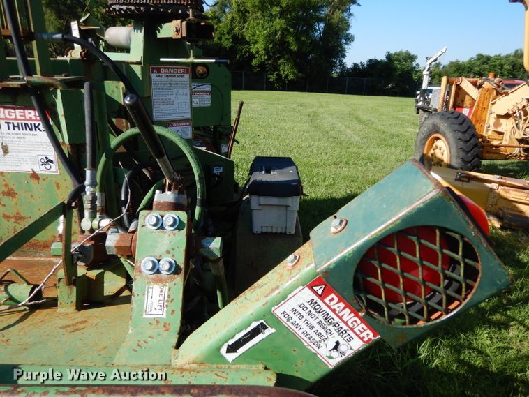 image for item DF4224 1998 John Deere 250XP wood chipper