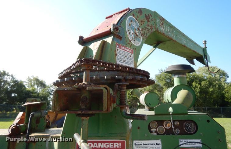 image for item DF4224 1998 John Deere 250XP wood chipper