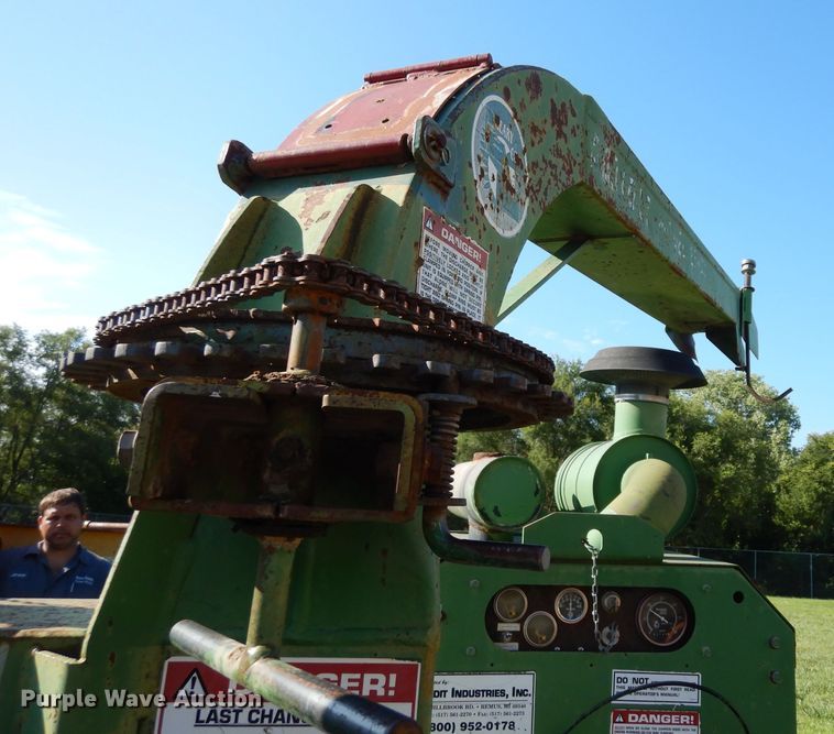 image for item DF4224 1998 John Deere 250XP wood chipper