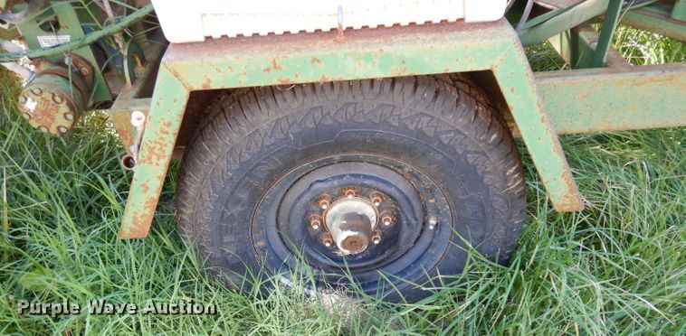 image for item DF4224 1998 John Deere 250XP wood chipper