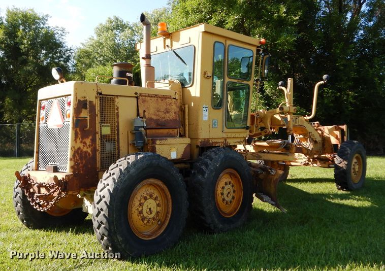 image for item DF4227 1987 Caterpillar 120  motor grader