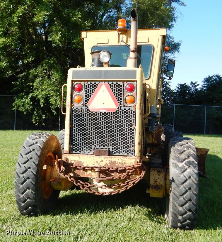 image for item DF4227 1987 Caterpillar 120  motor grader