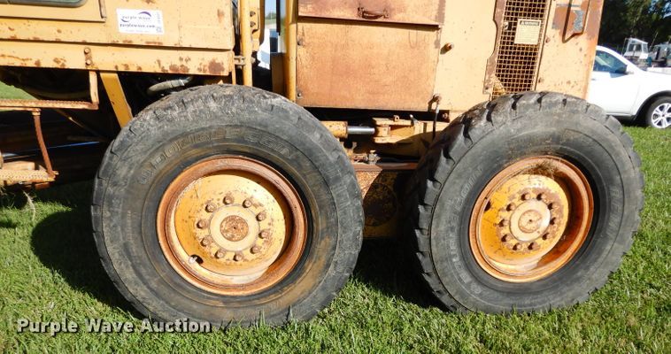 image for item DF4227 1987 Caterpillar 120  motor grader