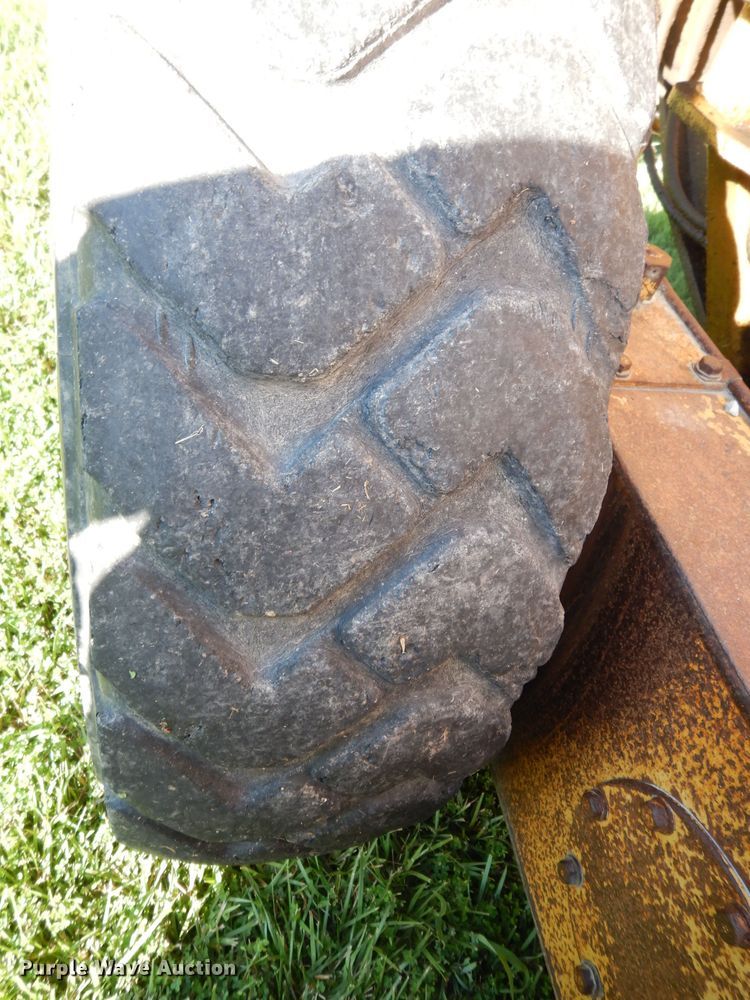 image for item DF4227 1987 Caterpillar 120  motor grader