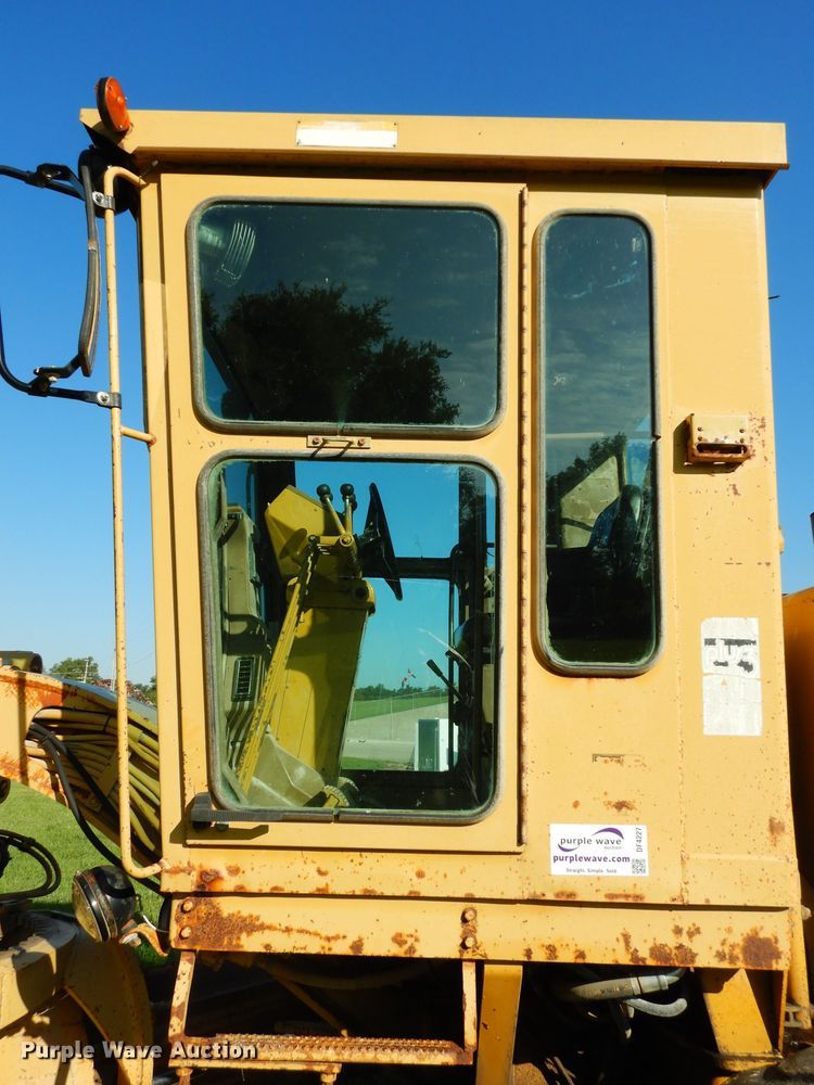 image for item DF4227 1987 Caterpillar 120  motor grader