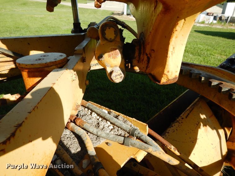 image for item DF4227 1987 Caterpillar 120  motor grader