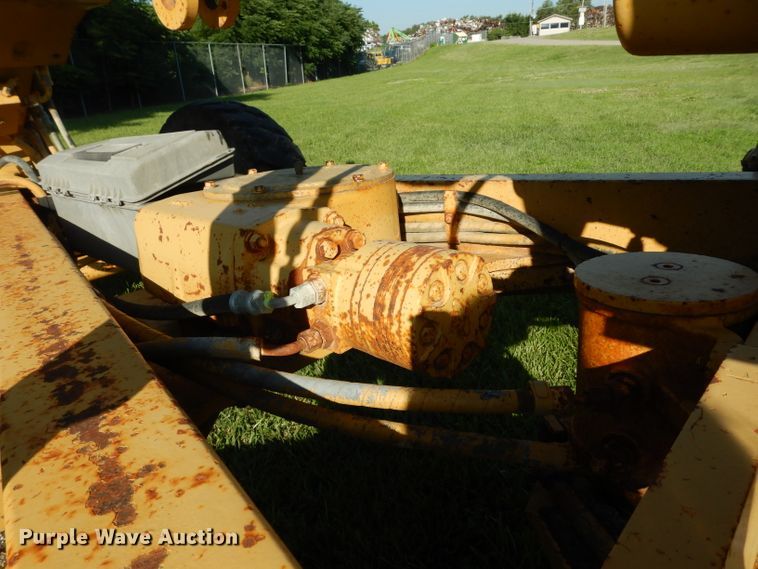 image for item DF4227 1987 Caterpillar 120  motor grader