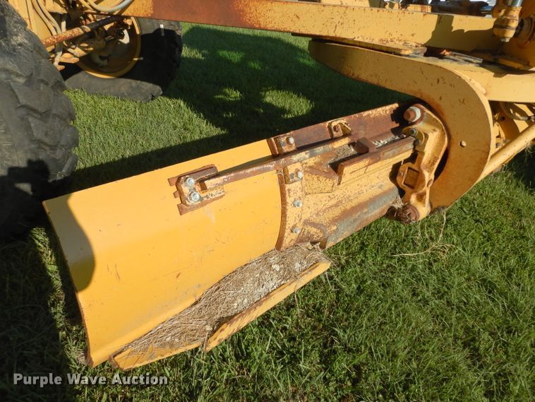 image for item DF4227 1987 Caterpillar 120  motor grader