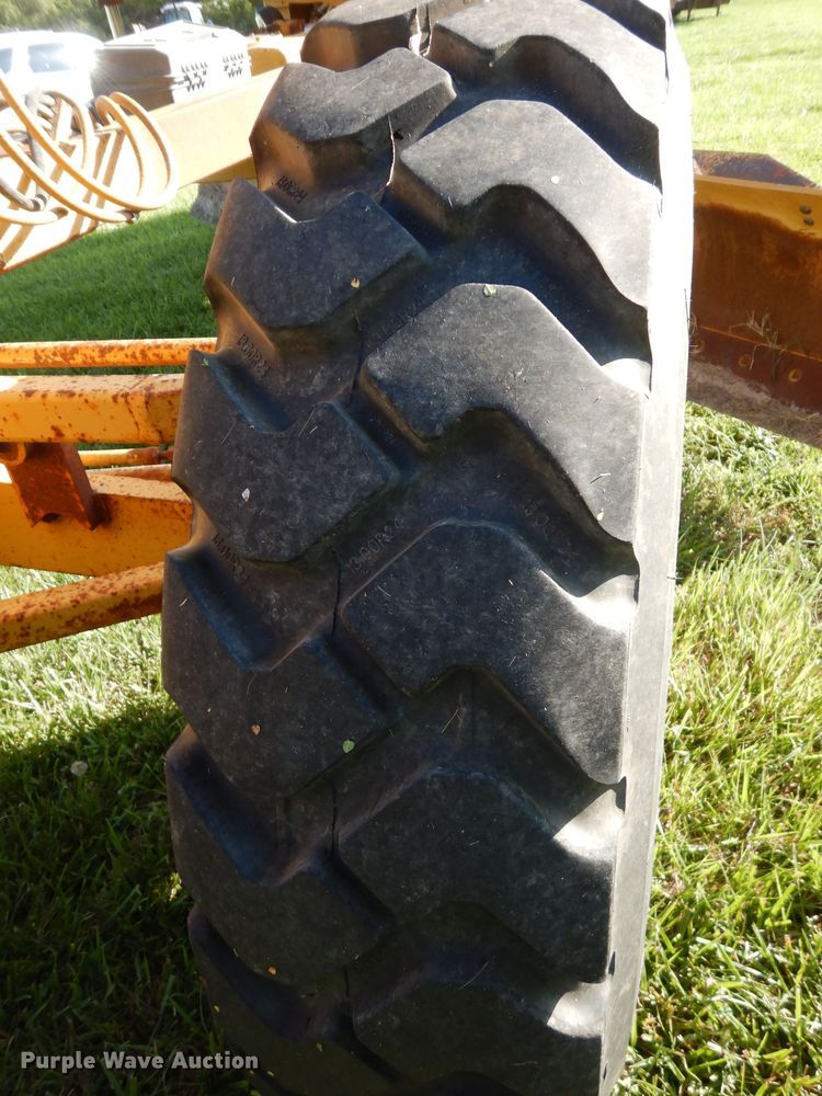 image for item DF4227 1987 Caterpillar 120  motor grader