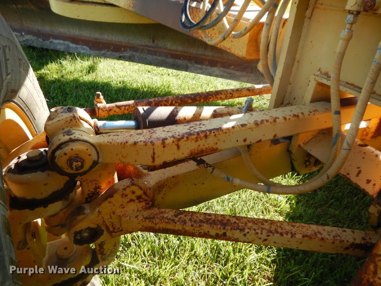 image for item DF4227 1987 Caterpillar 120  motor grader