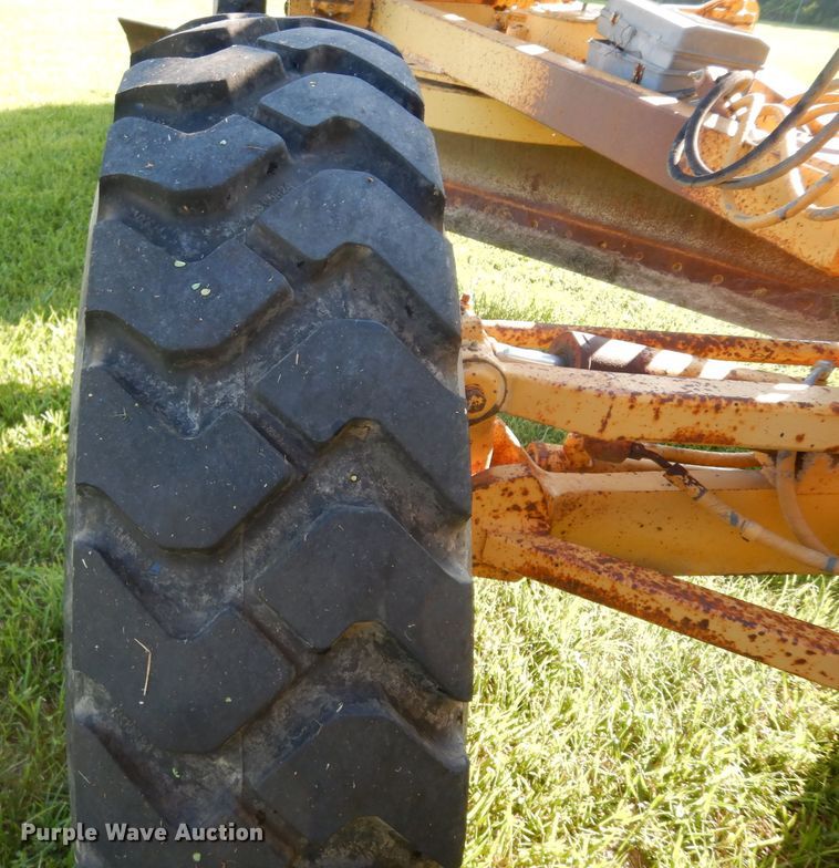 image for item DF4227 1987 Caterpillar 120  motor grader