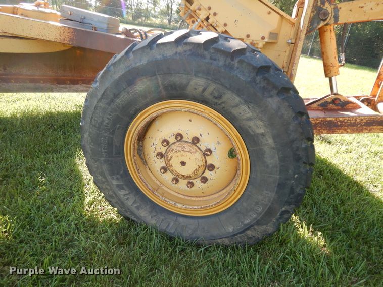 image for item DF4227 1987 Caterpillar 120  motor grader