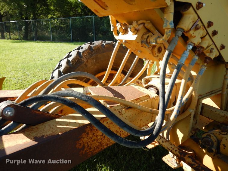 image for item DF4227 1987 Caterpillar 120  motor grader