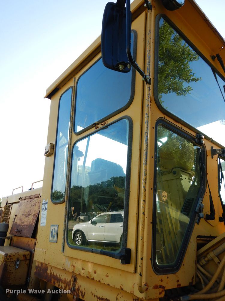 image for item DF4227 1987 Caterpillar 120  motor grader