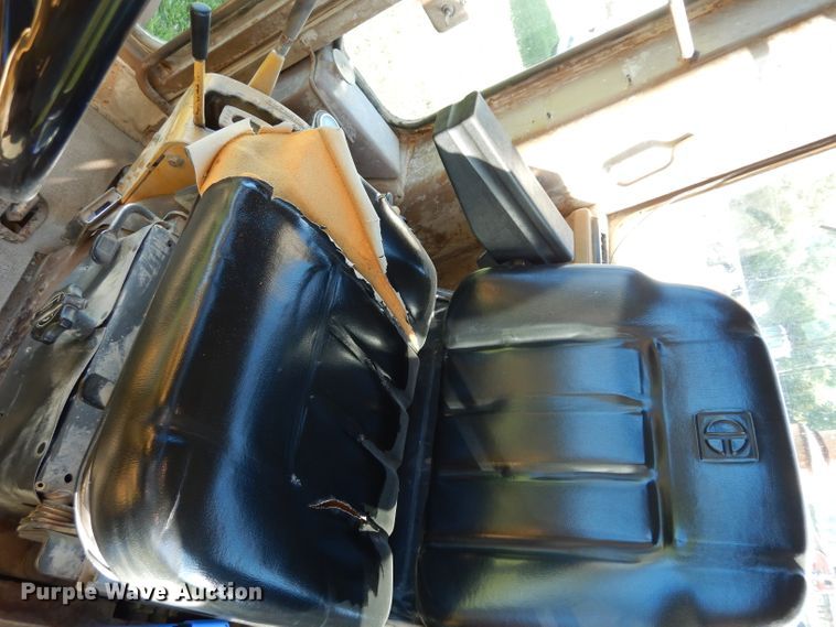 image for item DF4227 1987 Caterpillar 120  motor grader