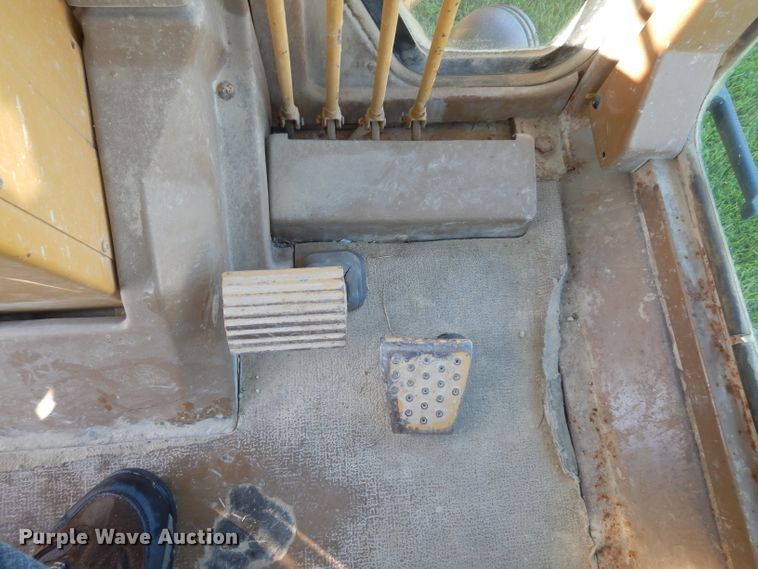 image for item DF4227 1987 Caterpillar 120  motor grader