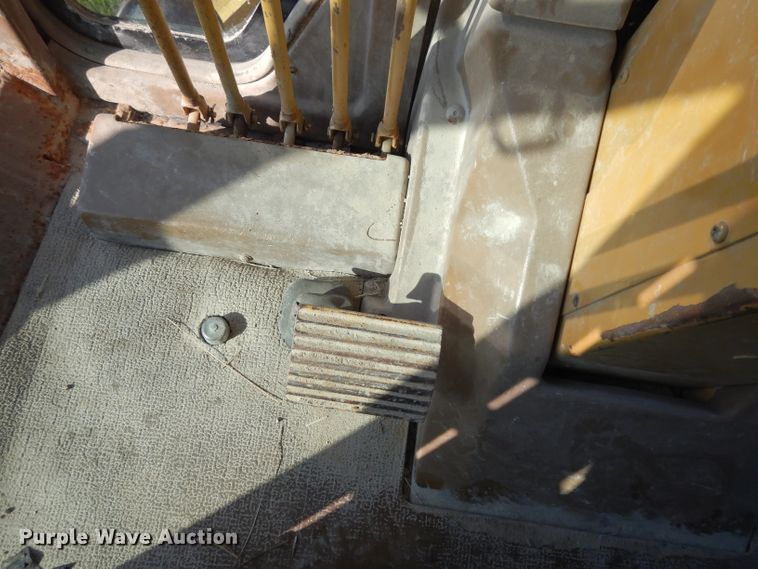 image for item DF4227 1987 Caterpillar 120  motor grader