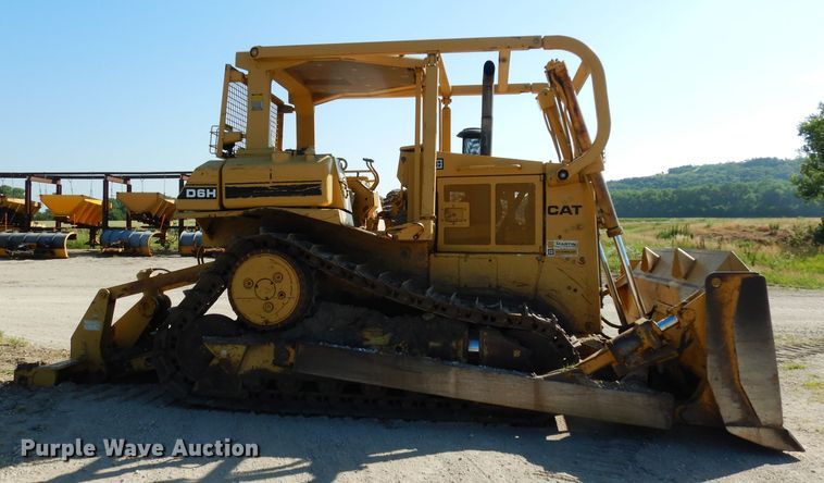 image for item DF4228 1990 Caterpillar D6H  dozer