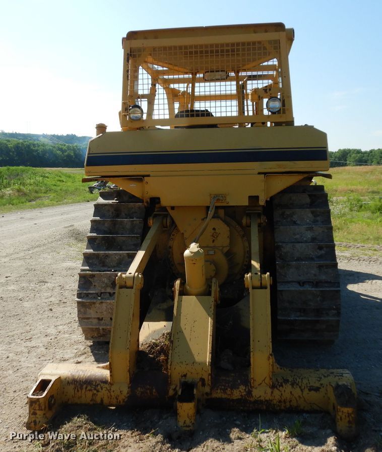 image for item DF4228 1990 Caterpillar D6H  dozer
