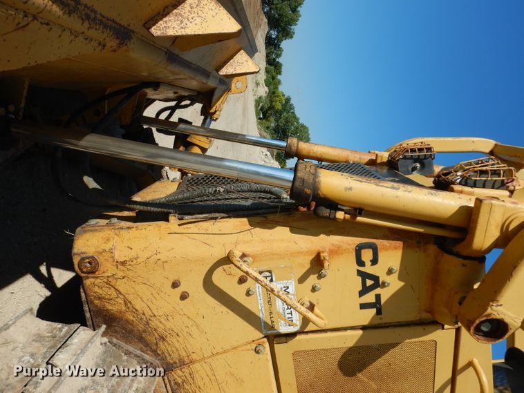 image for item DF4228 1990 Caterpillar D6H  dozer