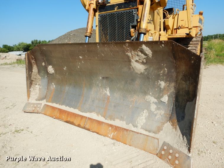 image for item DF4228 1990 Caterpillar D6H  dozer