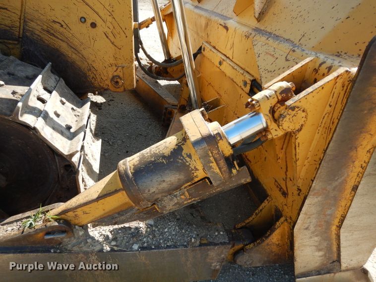 image for item DF4228 1990 Caterpillar D6H  dozer